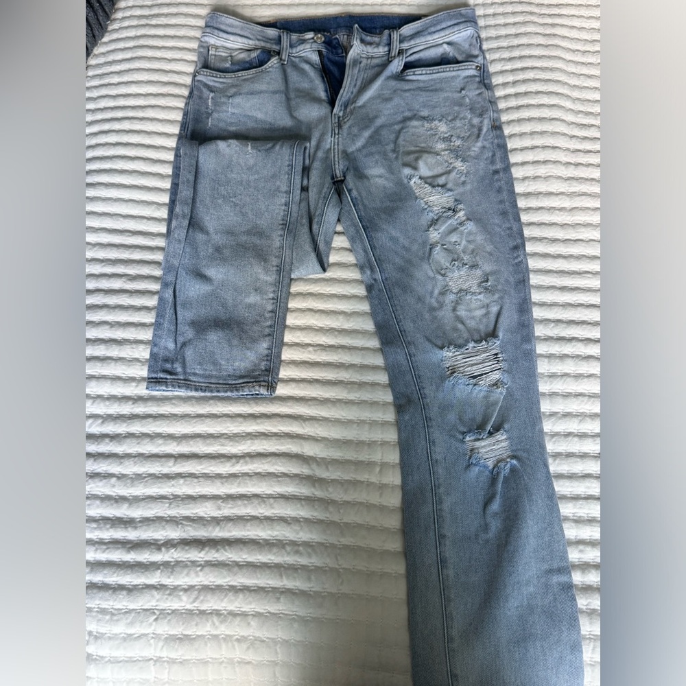 H&M men’s light wash jeans